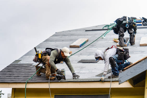 Professional Gutter Installation technician working in Yorktown, IA